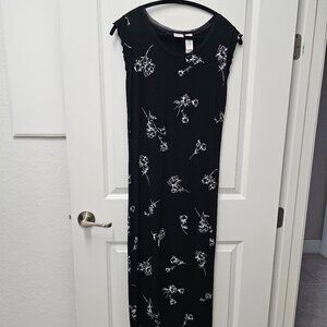 Very comfortable and soft midi dress.  Size M